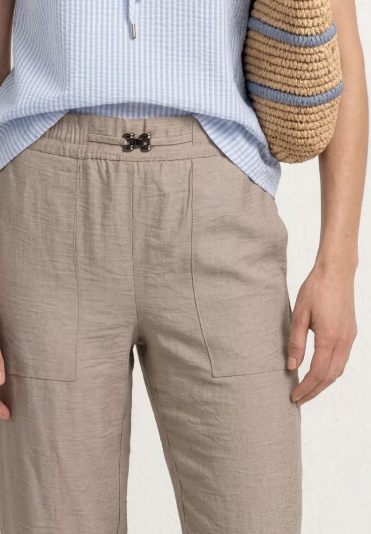  17819 sepia san