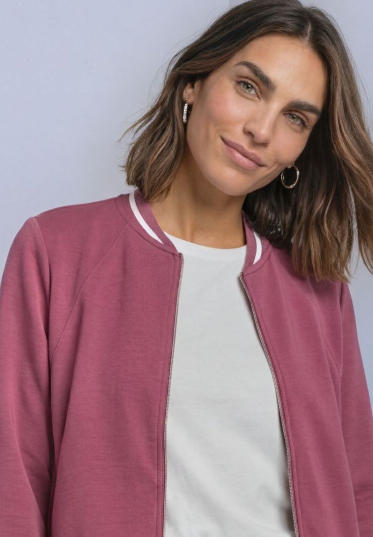 17733 dark clou