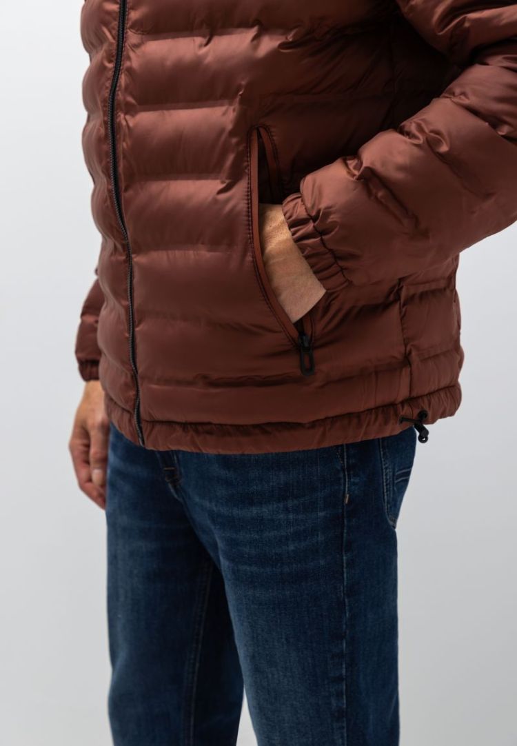  8942 donkerbrui