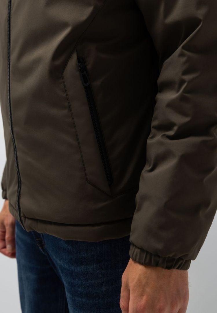  8942 donkerbrui