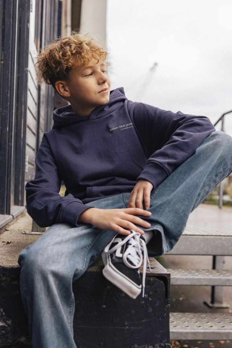 Boy 6541 Dusty Dark
